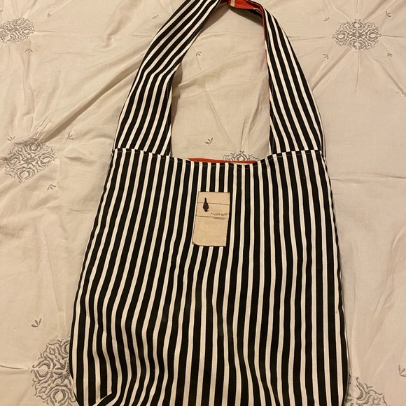 Vibrant Floral Shoulder Bag with Matching Pouch - Picture 4 of 5